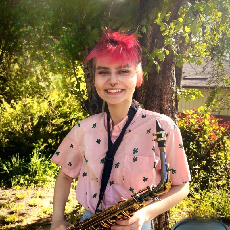 jade-dawson-music-instructor-saxophone-cello-violin-ukulele_inPixio